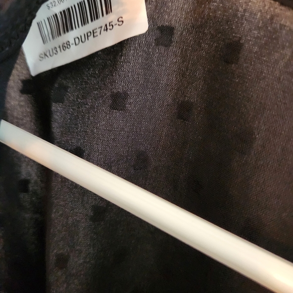 Wonens Black Blouse with Lace Cap Sleeves and stylish Buttons. Size SP. - Picture 4 of 5